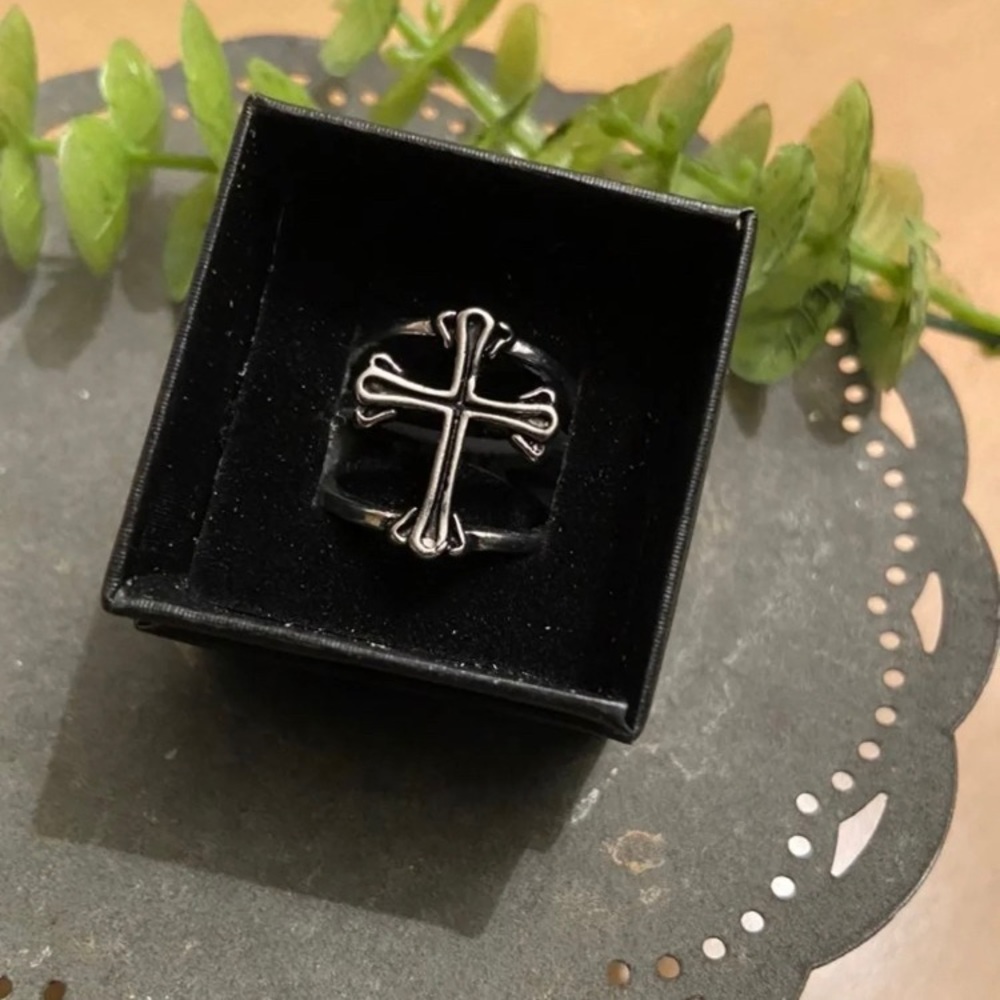 Vintage rustic cross ring Sz 6